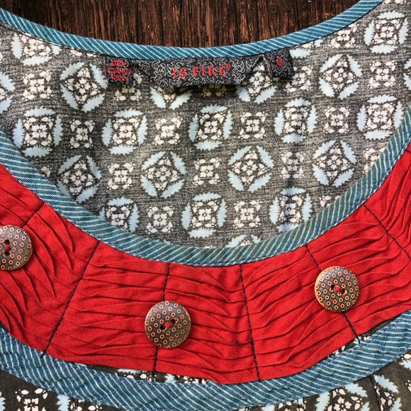 18 Fire. Sleeveless Tunic. Small. - Picture 2 of 9